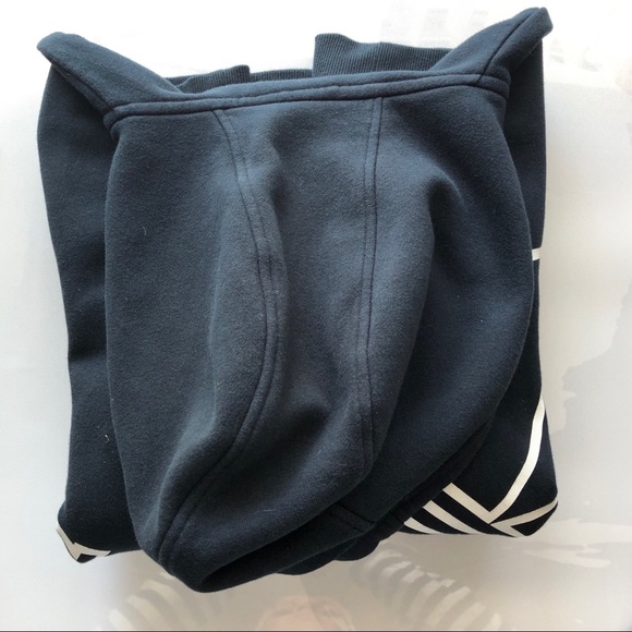 Adidas - Picture 2 of 8